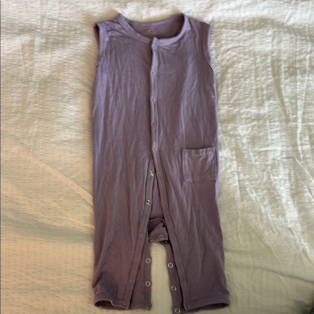 Kyte Baby Button Romper in Taro size 12-18 months